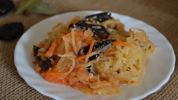 Пісні страви на Святвечір: рецепти 12 різдвяних страв – 10 Тушкована капуста