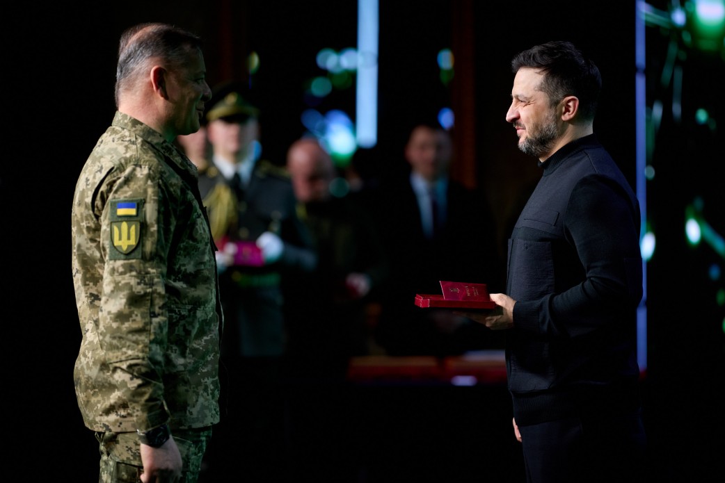 Олег Ляшко показав свій орден за захист України (фото) фото 1