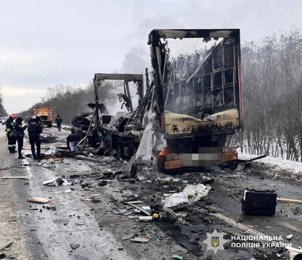 Смертельна ДТП на Кiровоградщинi: зiштовхнулися автопоїзд та автобус. / © Національна поліція Кіровоградської області