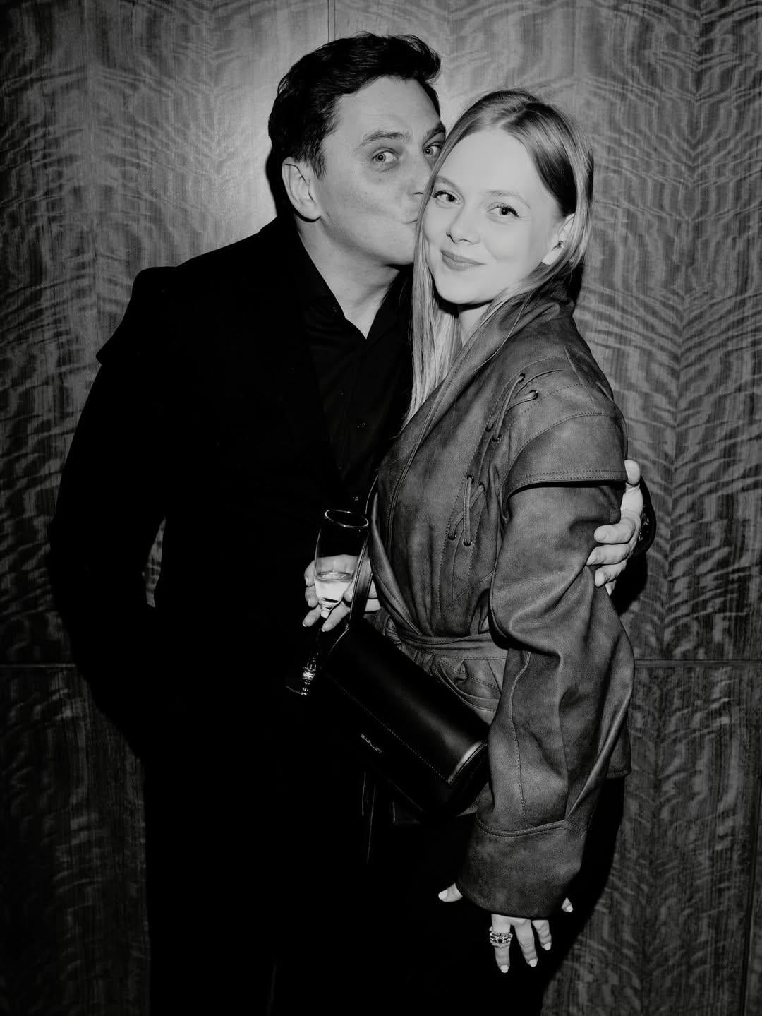 48-річний український актор вперше показав свою молоду наречену (фото)