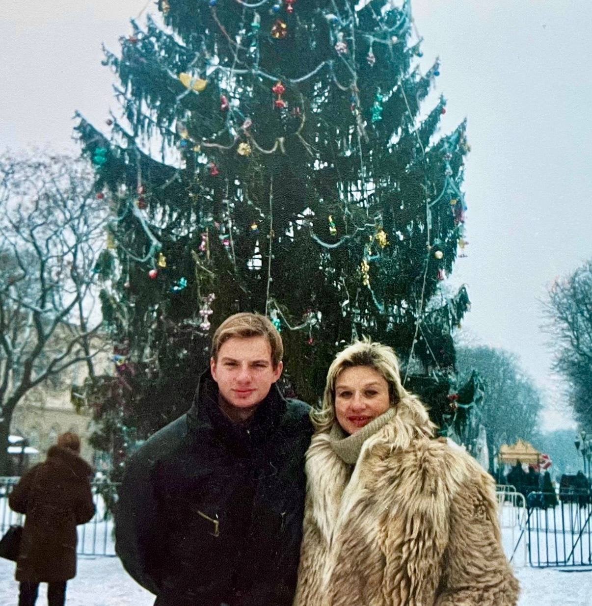 Слава Дьомін із мамою