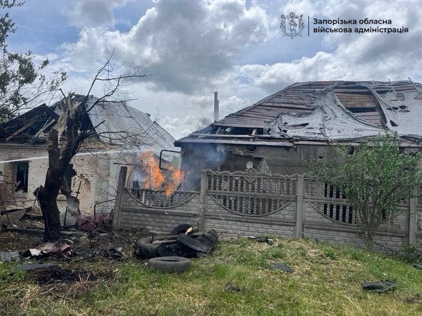 Росіяни вдарили по приватних будинках у Запоріжжі. / © Запорізька ОВА