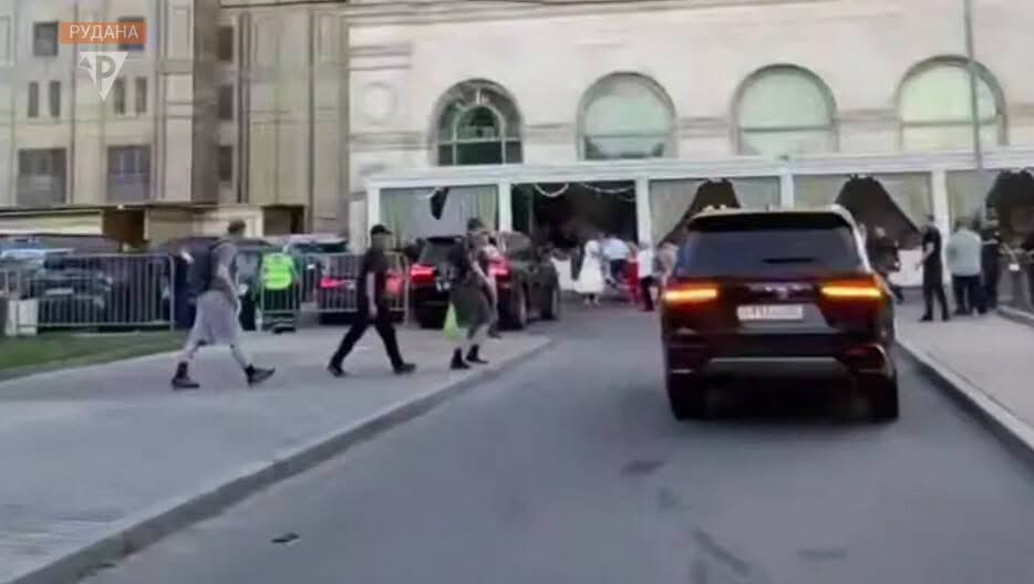На зображенні може бути: автомобіль