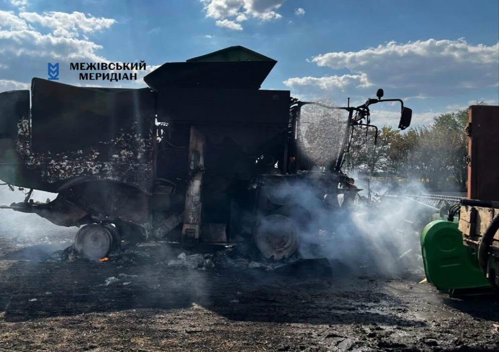 На зображенні може бути: комбайн