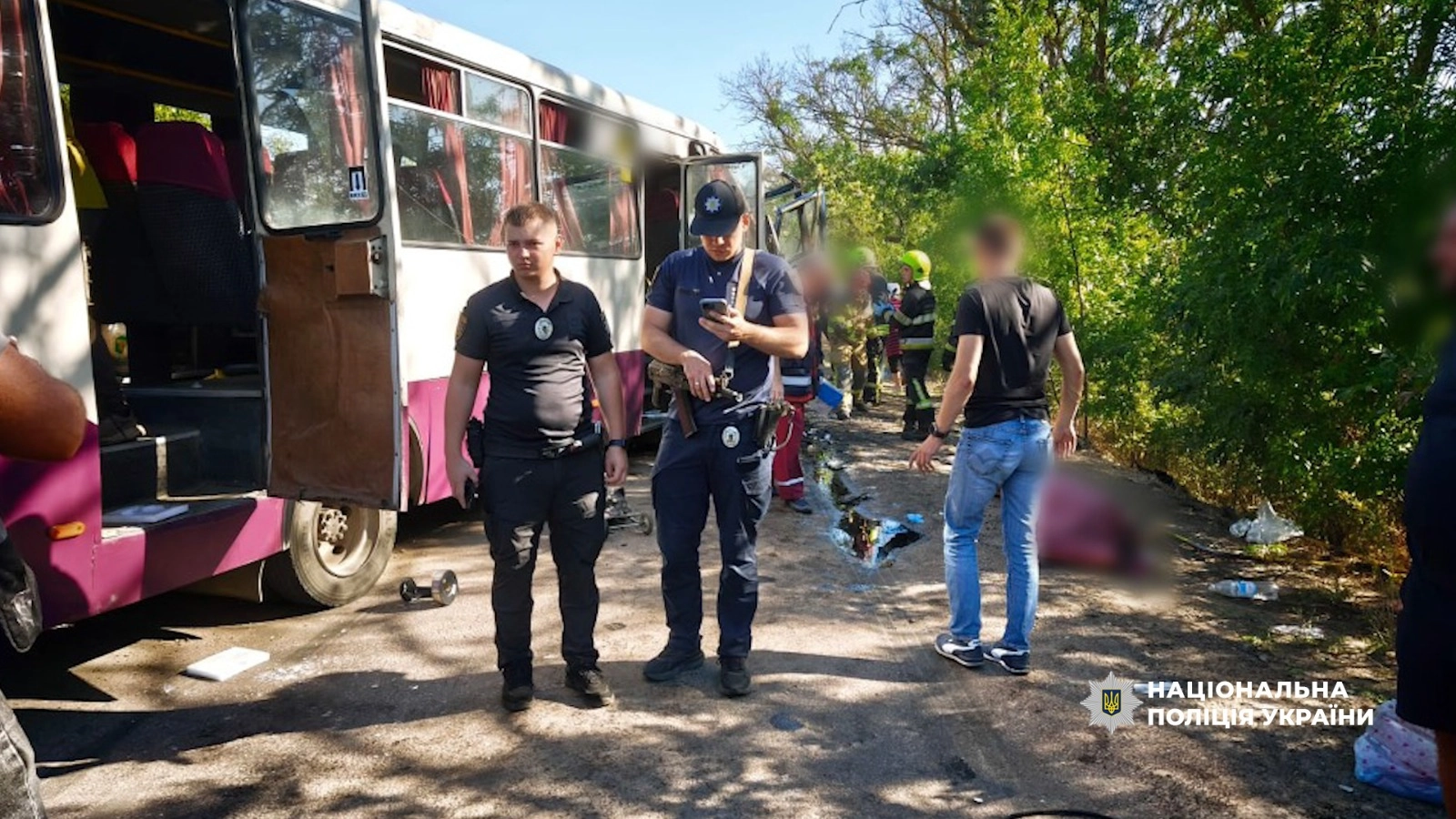 Поблизу села Міжлиманського зіштовхнулися два автобуси. Дві жінки загинули, ще щонайменше 25 людей, серед яких п’ятеро дітей, отримали травми різного ступеня тяжкості