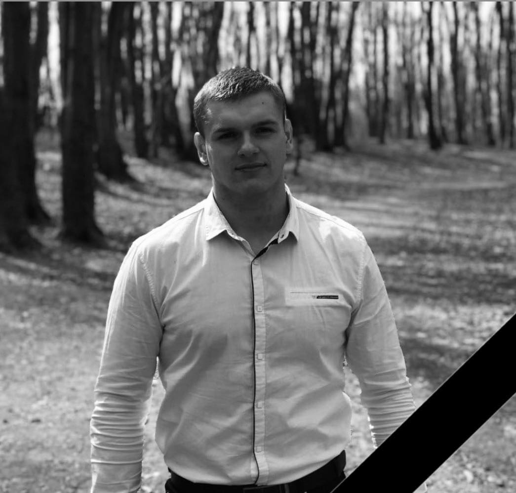 Можливо, це чорно-біле зображення 1 особа та борода